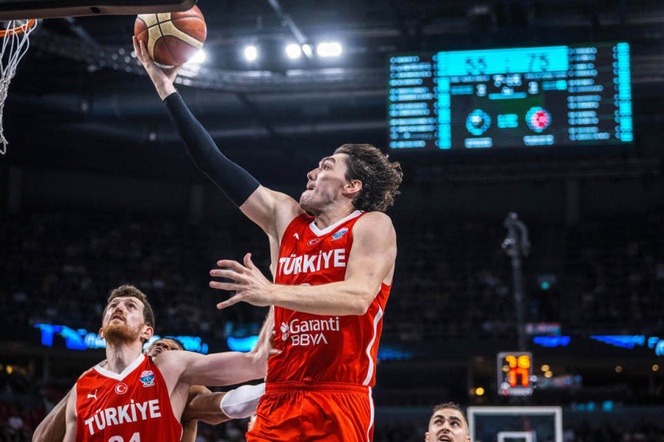 而希腊队则, 赛豪门帕纳