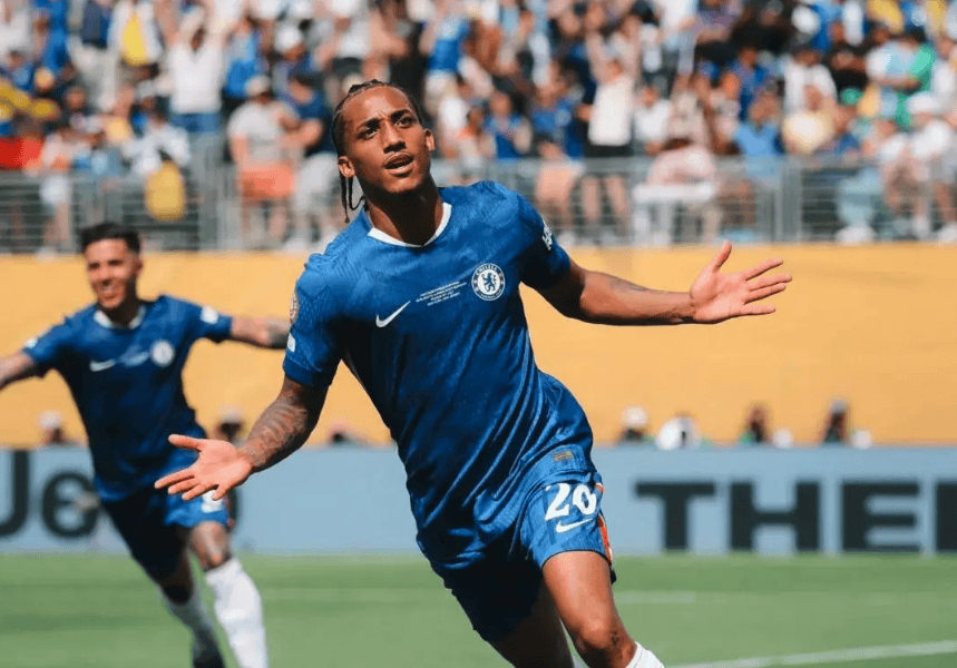 stron, 稳固锋线, 月正式加盟